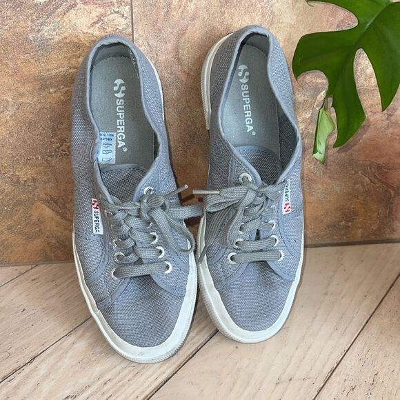 Superga Women's 2750 Classic Lace-up Canvas Sneaker
Size EU39.5 US7 - Picture 6 of 15